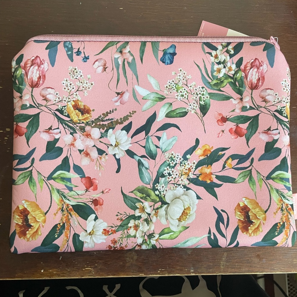 Makeup organizer bag